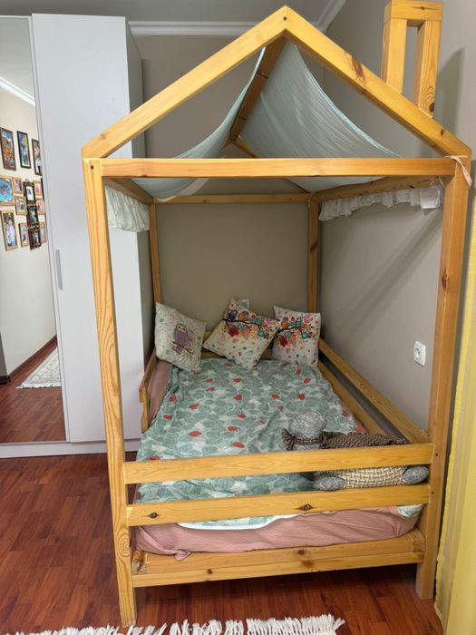 Кровать домик из дерева