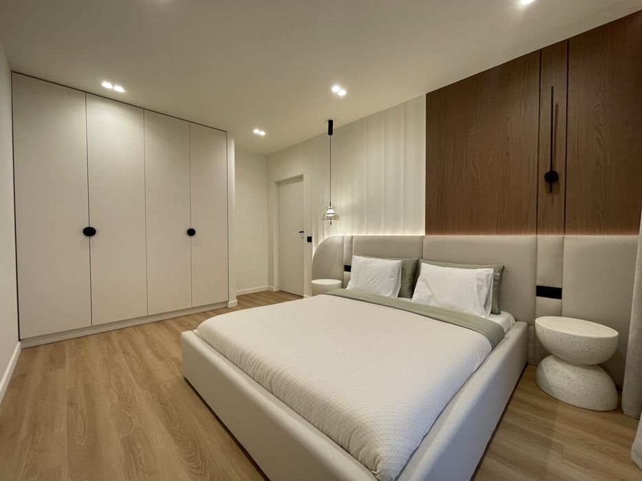 Proprietar. Vand apartament, finisat si mobilat, doua camere. Floresti