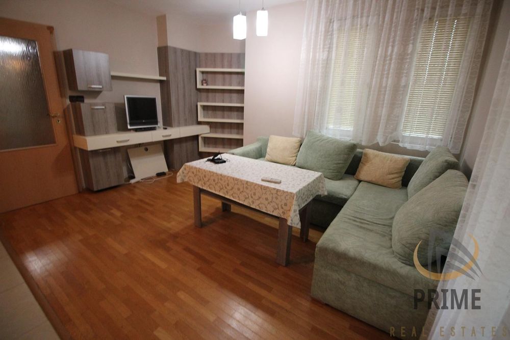 Дава се под наем Двустаен апартамент в Бургас, Център - 64 кв.м за 433.5 € - Снимка #2