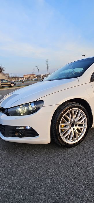 VW Scirocco 2009 | 2.0 TDI 140CP | Manuală | Bi-Xenon | Jante 18"