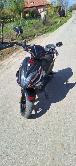 Vand 2 scutere 49 cm.2 t