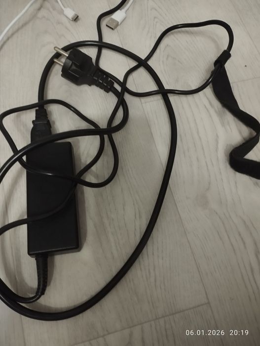 Продам не рабочий ноутбук Compaq