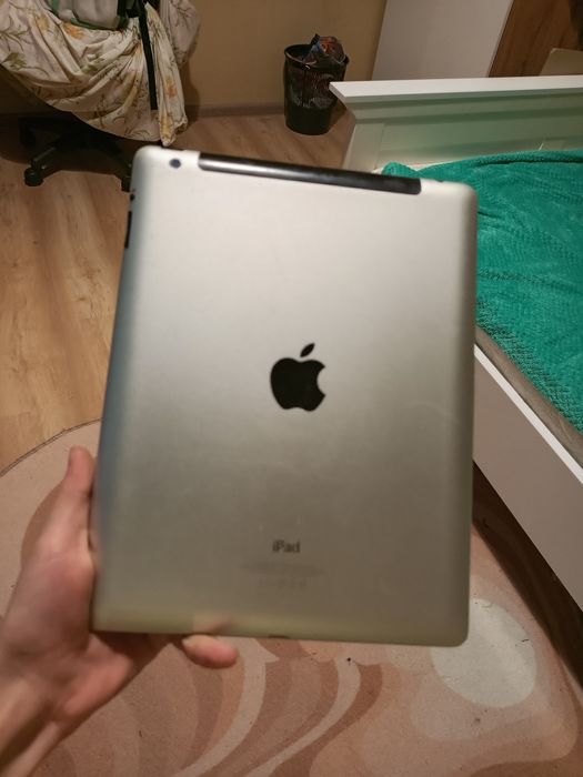 Продам IPad 4 поколения