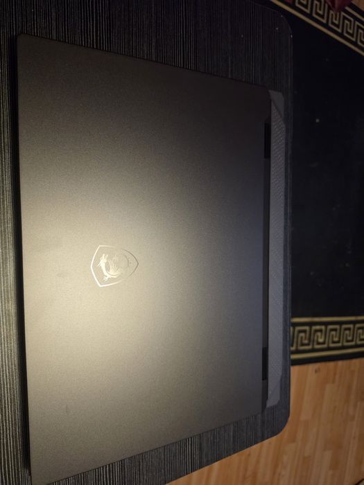 Vand laptop MSI A18 HX A9W cu garanție!