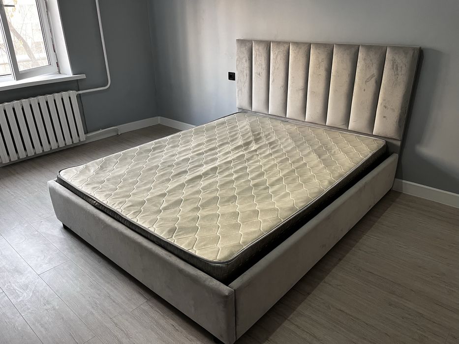 Двуспальная кровать б/у