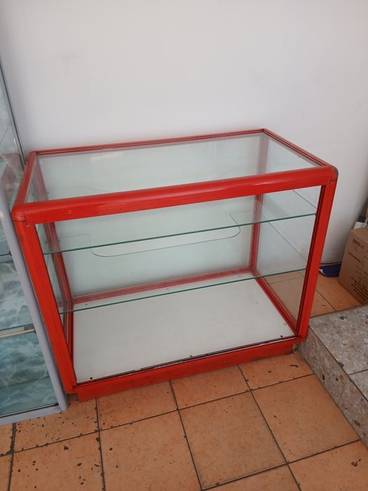 Продам ветрины б/у