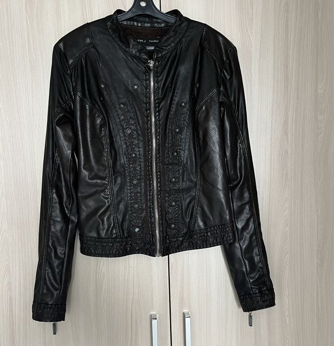 Кожанная красивая куртка