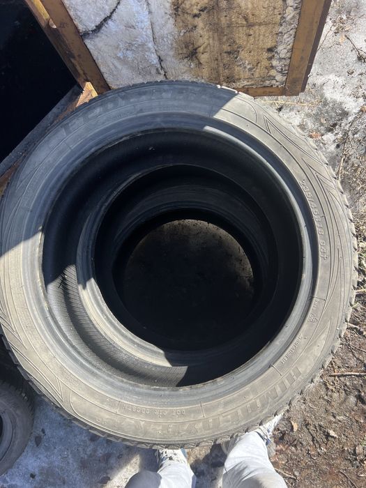 Продам 3 шт шины 235/45/18