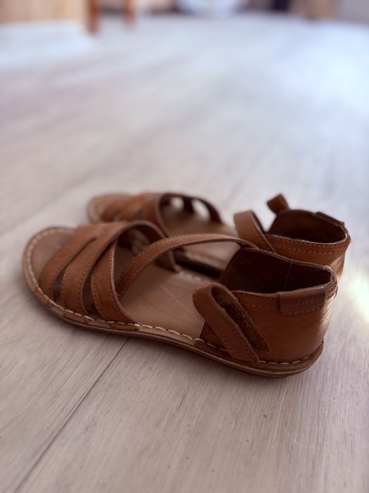 Продам босоножки Clarks