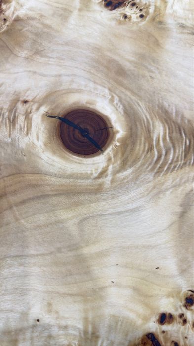 Маса със епоксидна смола цвят тьуркоаз със uv защита и дърво