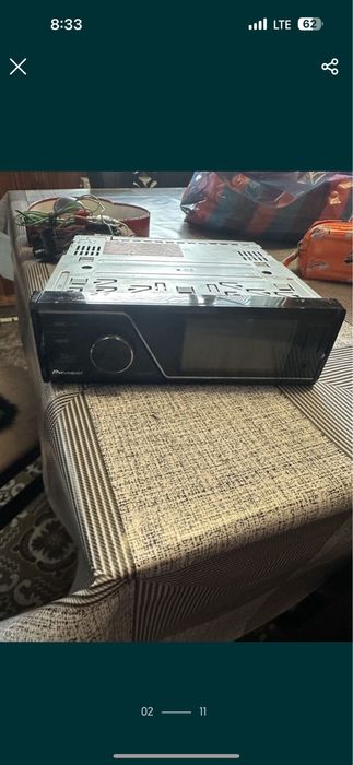 Pioneer MVH 8300 BT.