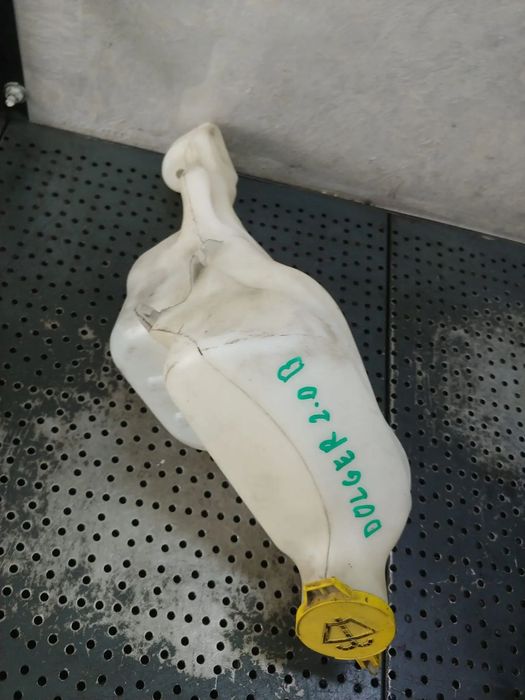 vas lichid parbriz dodge caliber 2.0 b dupa 2006  05303789af