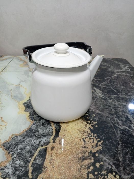 Продам  Эмалированный Чайник