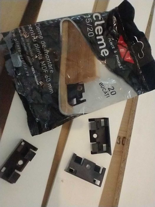 Cleme montare plinta MDF - NOI - 180 bucati, 180 lei