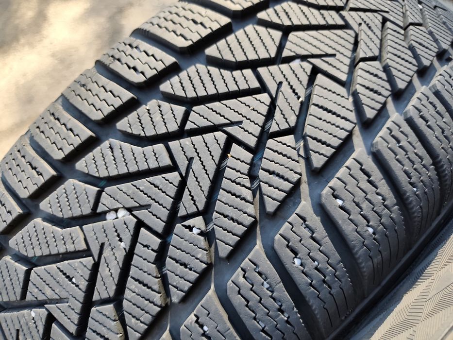 225/60/17" 4бр Uniroyal winter expert, dot3223,8mm