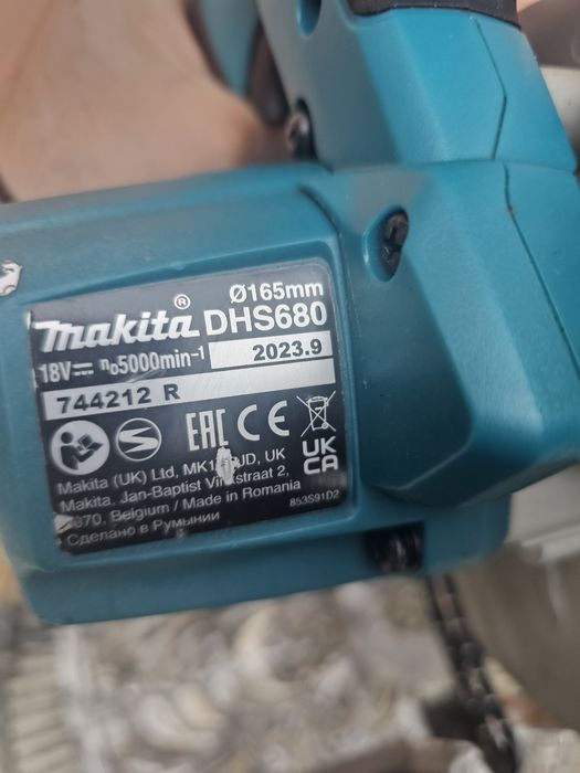 Circular makita DHS680