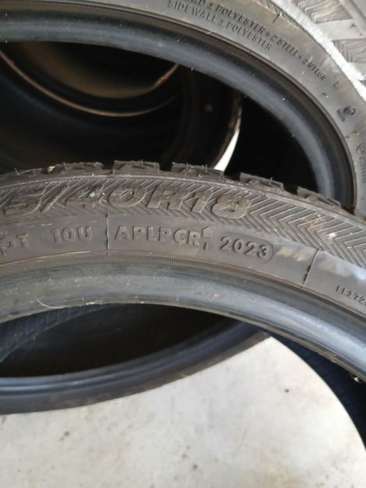 Гуми 245/40/R18 зимни