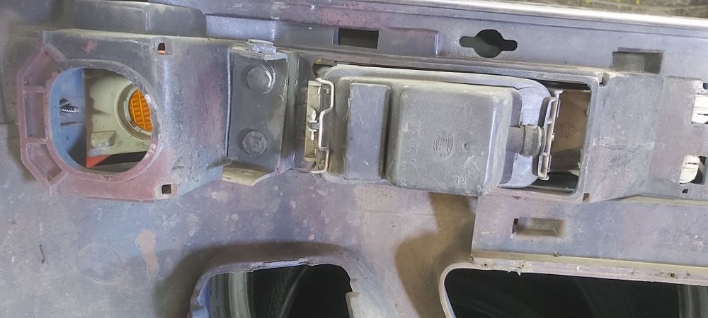 Бампер передний ауди 90