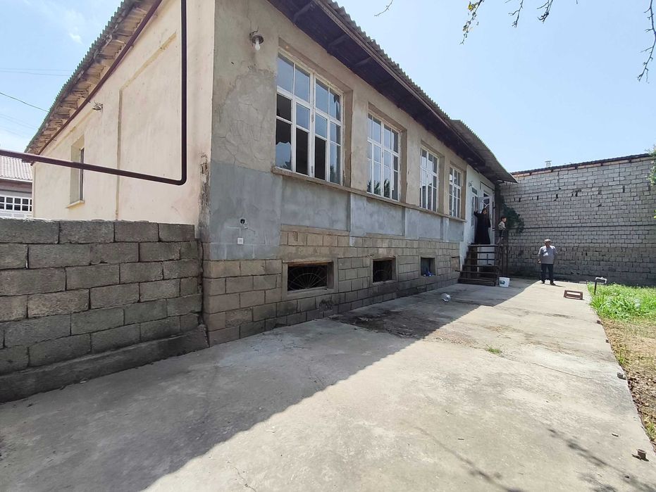 Уй Зангиота Боз Сув 3,5 сотих 5 хона подвали бн Нархи 52000