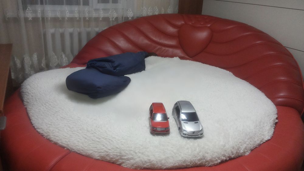 Продам двухспальную кровать.