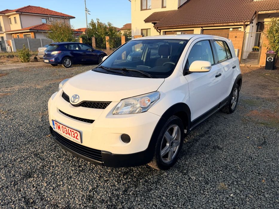 Toyota Urban Cruiser 1.4 Diesel 4x4 similar cu Duster.