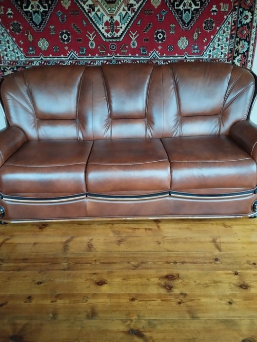 Белорусский кожаный диван