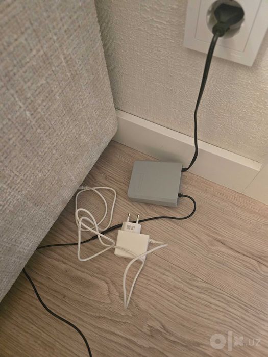 Xiaomi AX1800 Wi-Fi 6 router + mini UPS