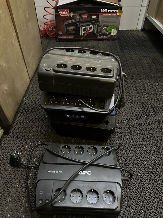 Продам ups нужно поменять аккумуляторы