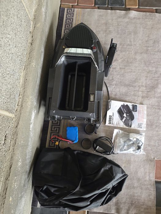 Прикормочный кораблик с эхолотом flytec v080