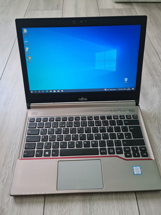 Лаптоп Fujitsu 13,3"  Перфектен i3  8gb ram