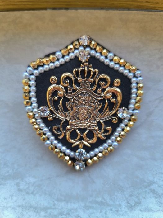 Флорални брошки, брошки с камъни