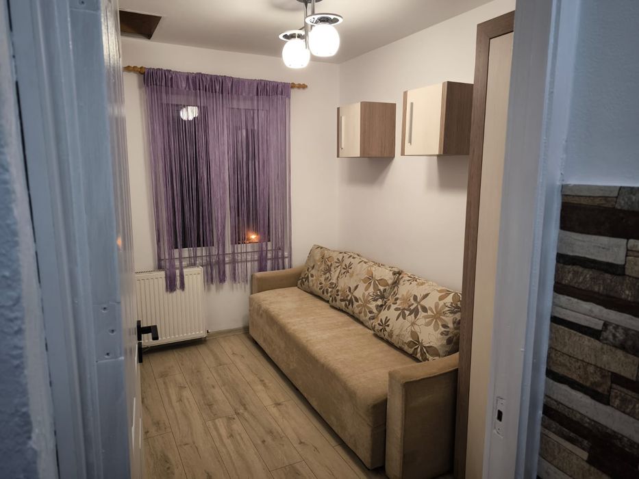 Închiriez apartament cu 3 camere