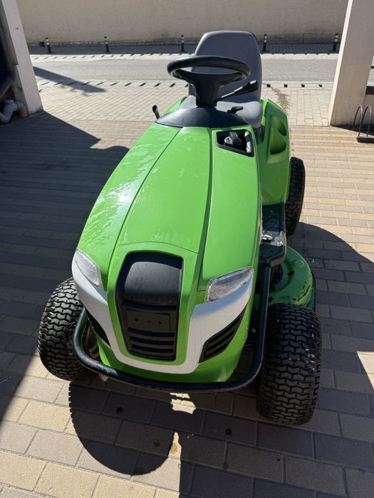 Tractoras de tuns iarba Viking