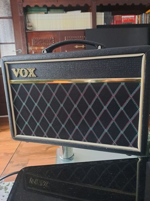 Amplificator.  VOX Pathfinder Bass 10