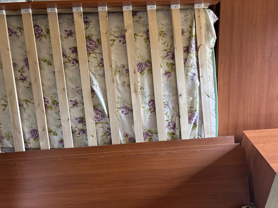 Продаем спальный гарнитур