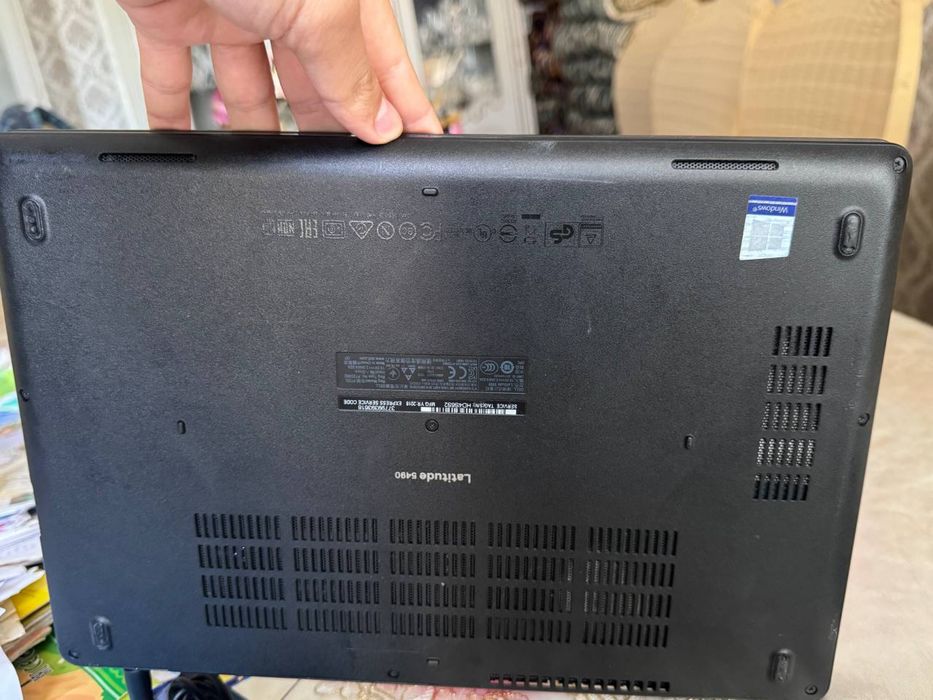 Dell 256 SSD 8 GB OZU Intel Core i5 8 pokolenie