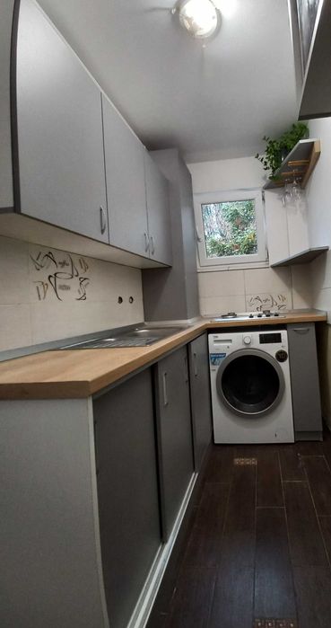 de vinzare usi,inerior exterior ,ferestre termopan scarii interioare mobila toate din lemn masiv,si reparatii,reconditionari/execut/