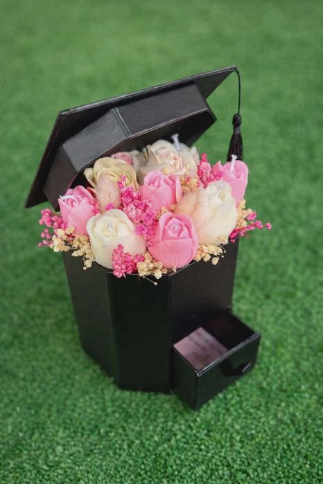 Подараци за абитюренти букет от соеви свещички