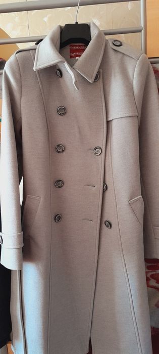 Продам пальто классика светло серого цвета .