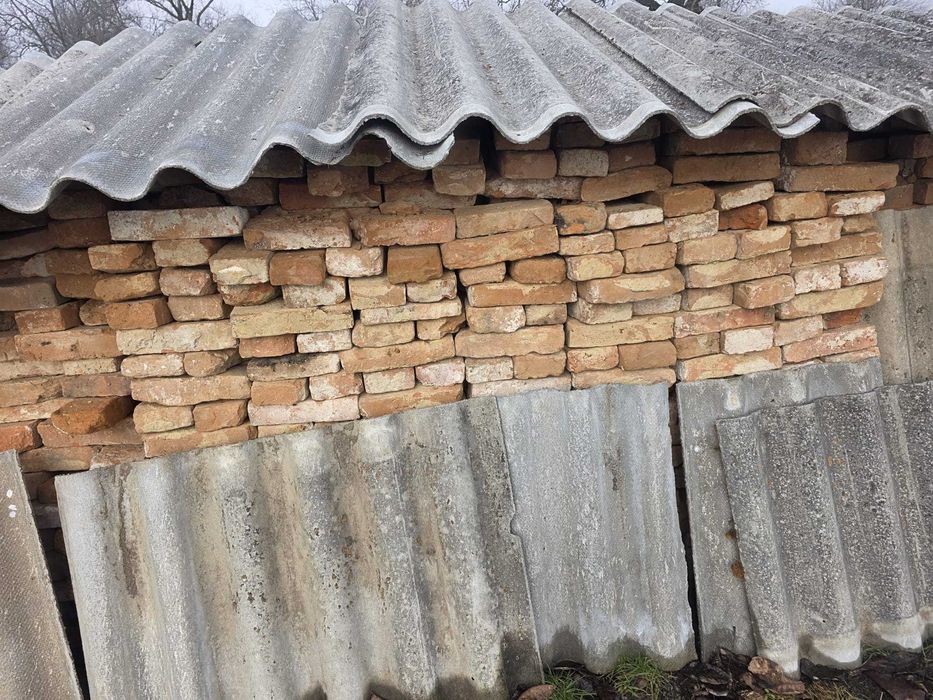 Caramida veche, tigla de jimbolia si 4 mc cherestea uscata de brad