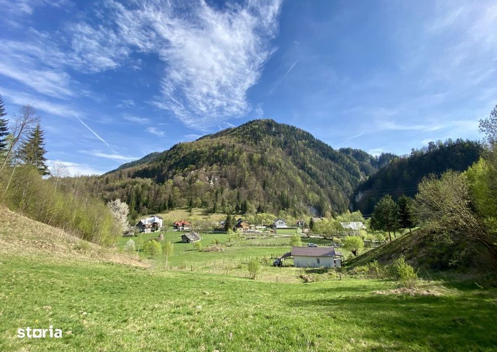 Teren panoramic insorit, utilitati, panta mica si padure, turism sau v