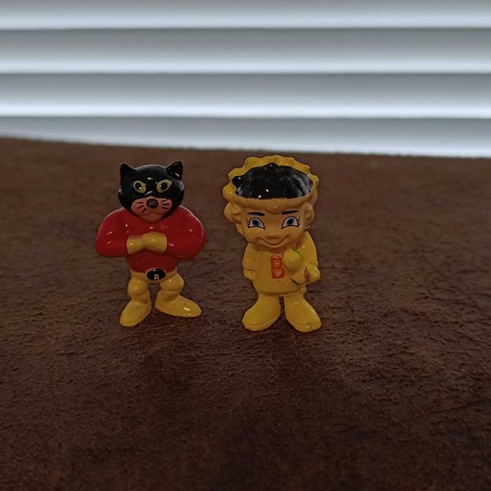 играчки от шоколадови яйца заини