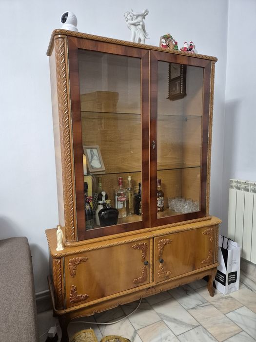Mobilier lemn masiv vintage – vitrine, comodă, masă și fotolii