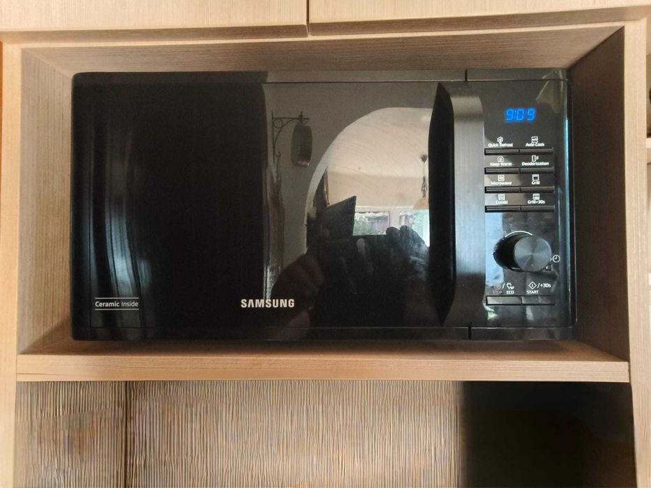 cuptor microunde Samsung MG23K3515AK 23l, grill -impecabil