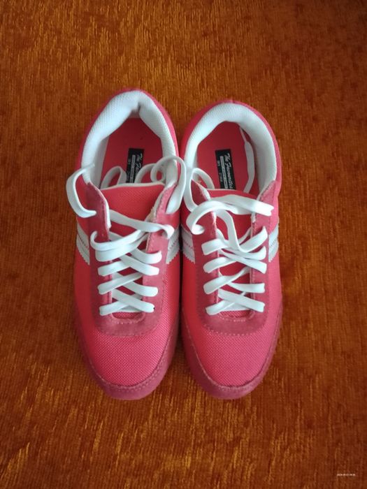 Adidași noi pentru fete