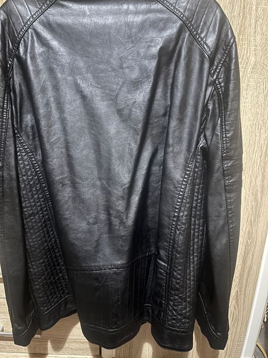 Продавам кожено яке