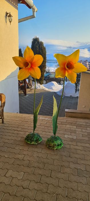 Flori uriase din hartie creponata pentru evenimente