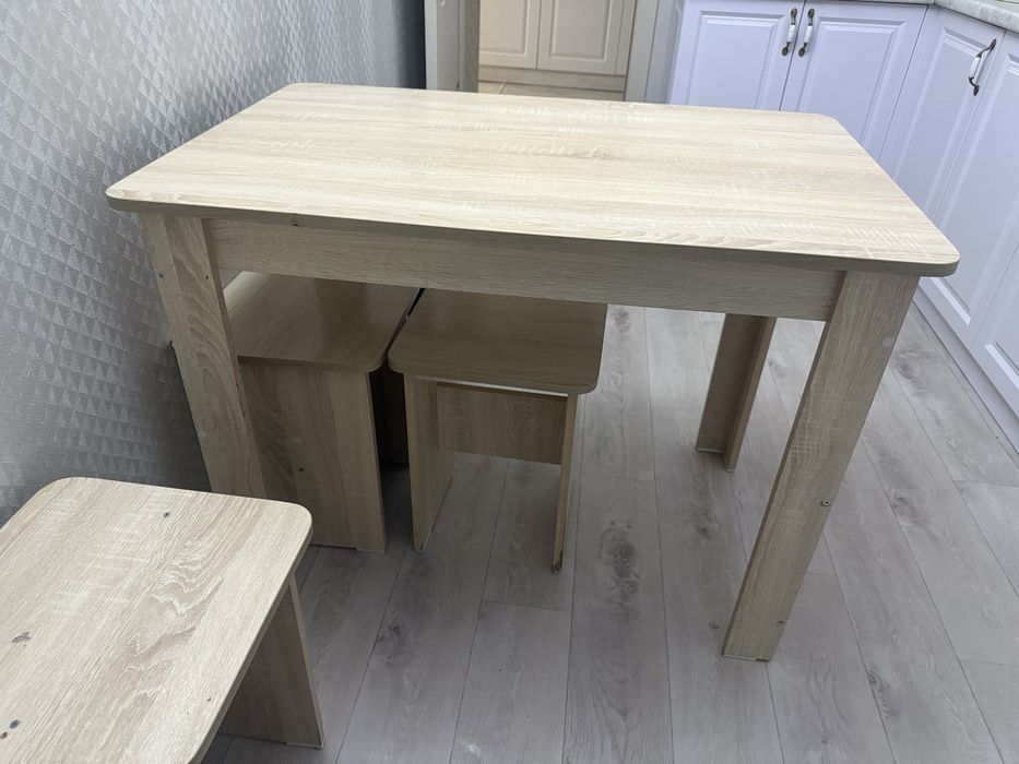 Продам стол и 4 стула