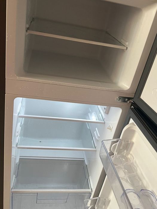 Холодильник серого цвета