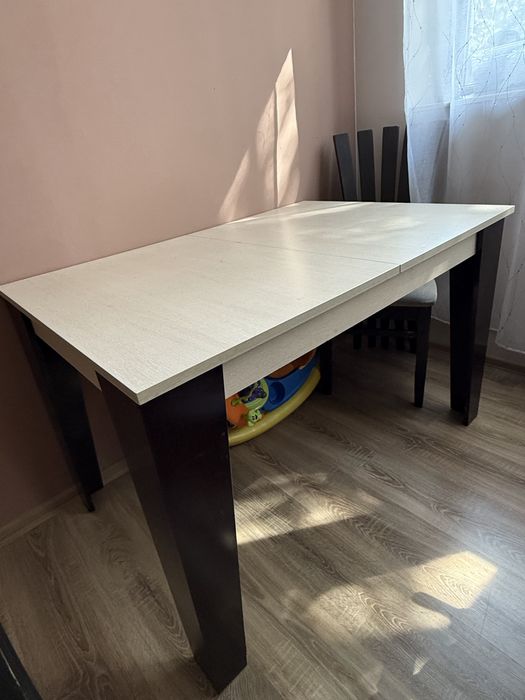 Трапезна маса разтегателна